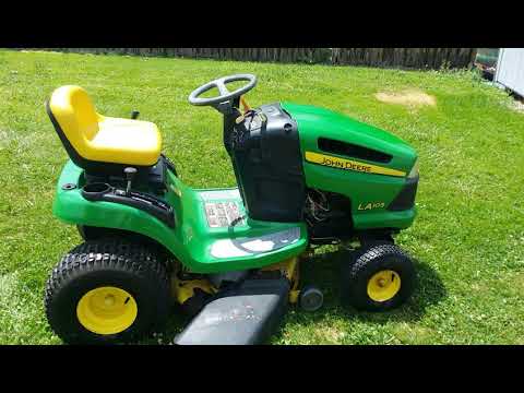 I bought this John Deere la105 lawn tractor. It runs and smokes badly. Let’s fix it.